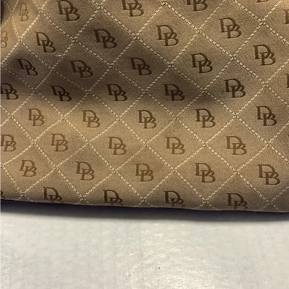 Lot of Dooney and Burke - Picture 5 of 6